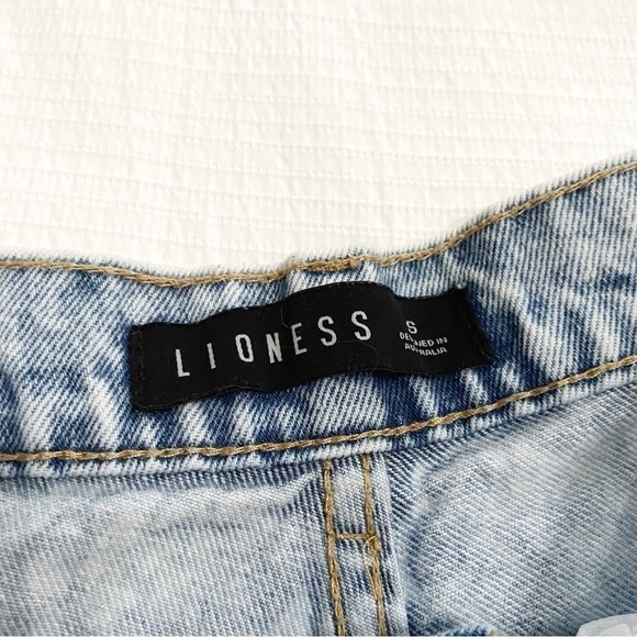 lioness STONE LIGHT WASH HIGH RISE WIDE LEG DISTRESSED RAW HEM JEANS - S - Picture 3 of 10